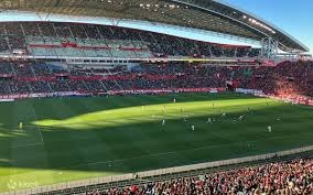 详解棒球规则中的“球员球衣细节”包括头盔反光度的限制